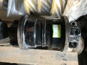 R250-9 (R229) / EC210 QL/QH по отверстиям 110x318 Опорный каток