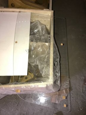 YA00001500 Форточка двери передняя ZX240-5G Стекло
