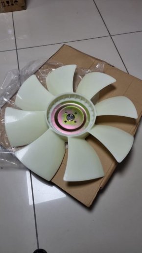 4BG1 FAN ZX120/ZX110 Z550-36-60-4T8 8лопастей ! (основание на шкив ровное с небольшим подъемом) Крыльчатка ДВС