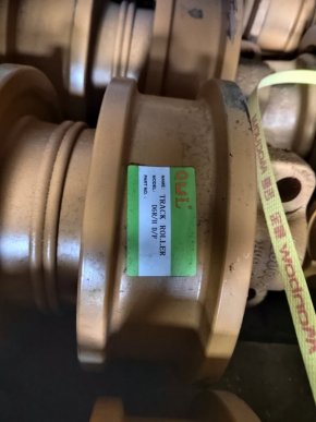 D6R/D6H D/F QL (2 борта по краям+2 борта в центре) Опорный каток D/F