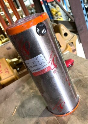 90x240-ZAX240/ZAX250  Палец в основание г/цилиндра стрелы